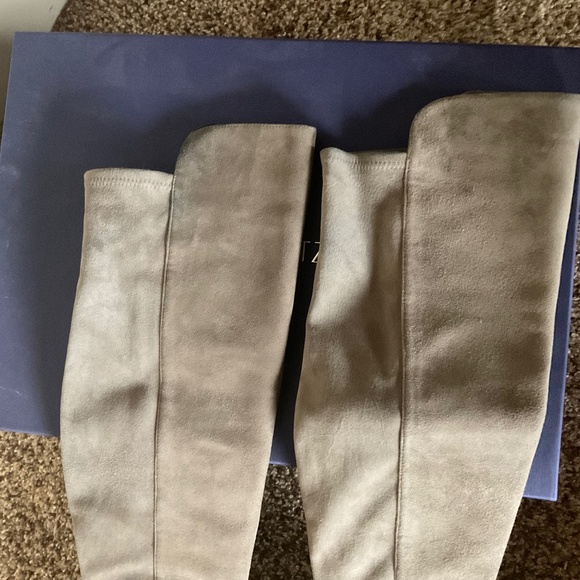 Knee high boots by Stuart Weitzman - Picture 4 of 8